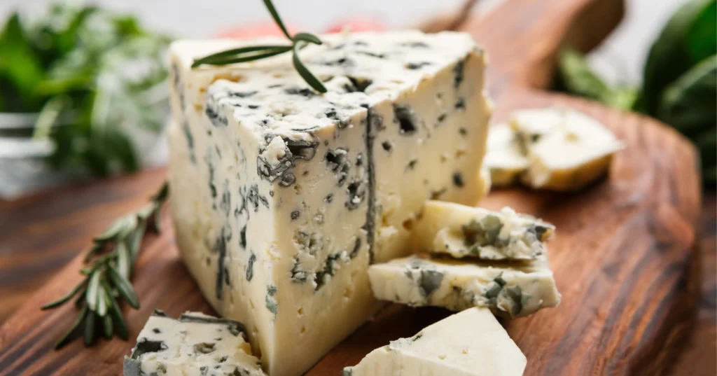 best cheeses for homemade pizza blue cheese