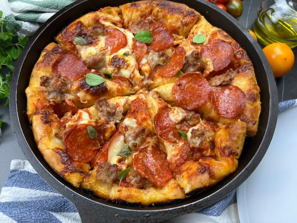 homemade pizza sauce recipe finished cooked pizza
